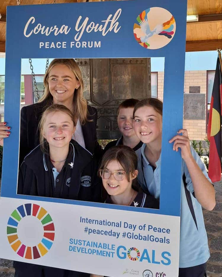May be an image of 7 people and text that says 'Coura Youth PEACE FORUM International Day of #peaceday SUSTAINABLE G #GlobalGoals Peace DEVELOPMENT ALS'